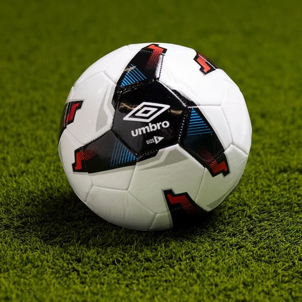 Bola De Futebol De Campo Umbro Tristar