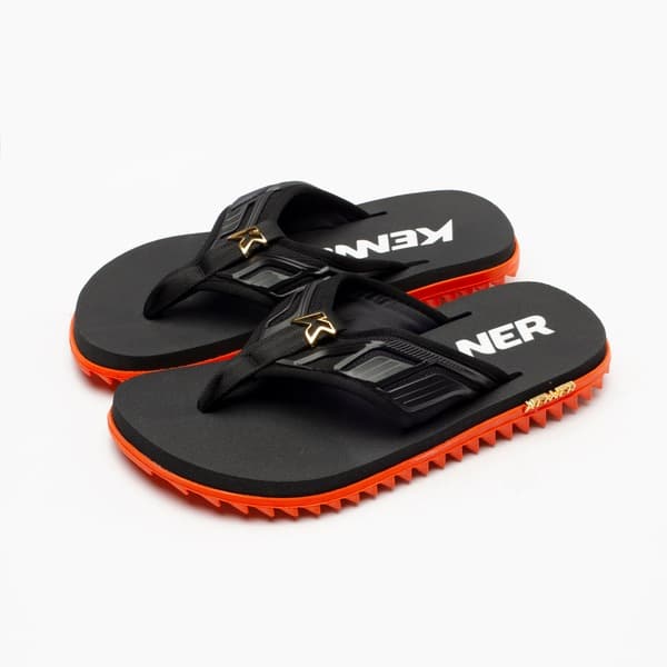 Sapatilha Kenner Kivah Full Force para adultos, preta e laranja com detalhes dourados.