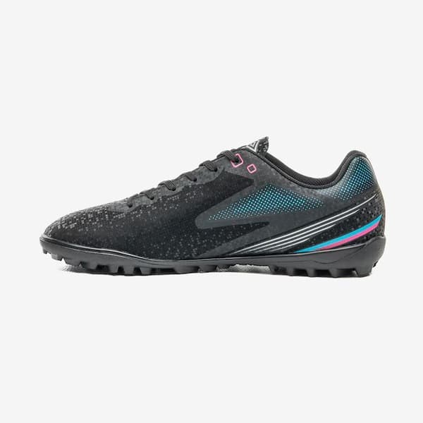 Chuteira Society Adulto Umbro Techno II preta com detalhes em cinza, branco e azul