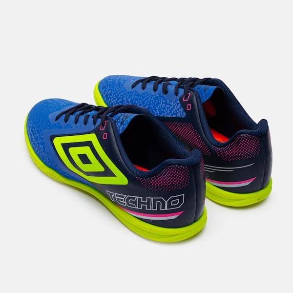Chuteira Futsal Umbro Techno II Azul e Neon Verde, vista frontal com detalhes neon.