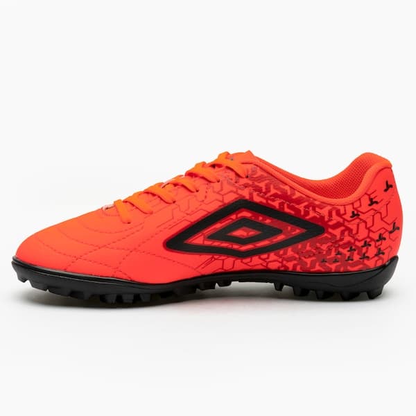 Chuteira Society Adulto Umbro Class Neo laranja com detalhes pretos e vermelhos
