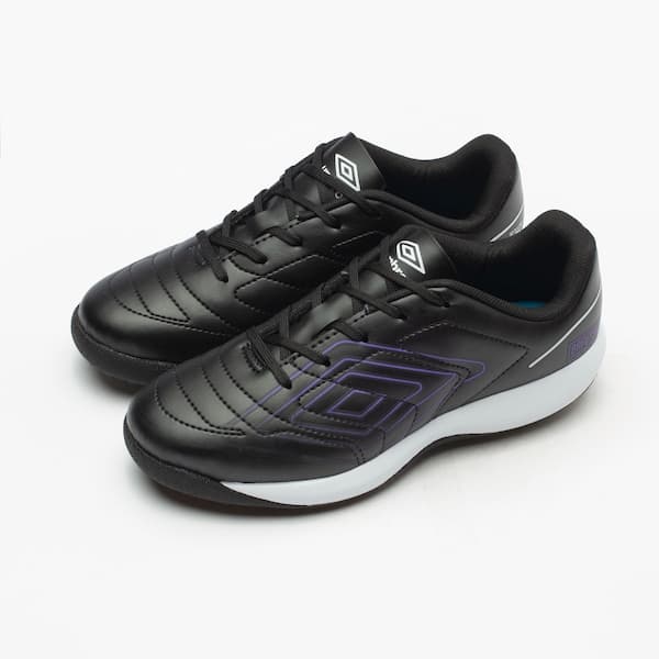 Tênis de futsal Umbro Brfutsal para crianças, preto com detalhes em roxo e branco.