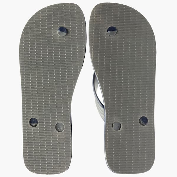 Detalhe da sola do Chinelo Havaianas Dual Adulto Preto com perfurações.