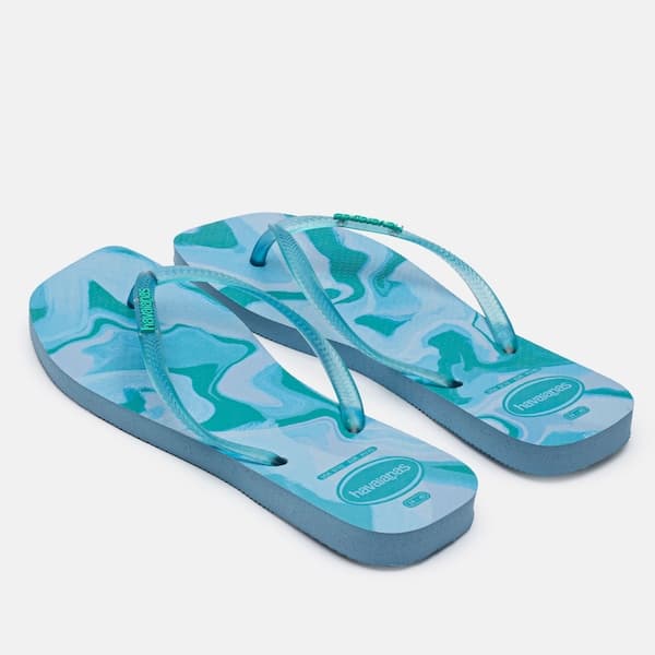 Havaianas Slim Square Jelly Flip Flops para mulheres, azul claro com estampa abstrata.