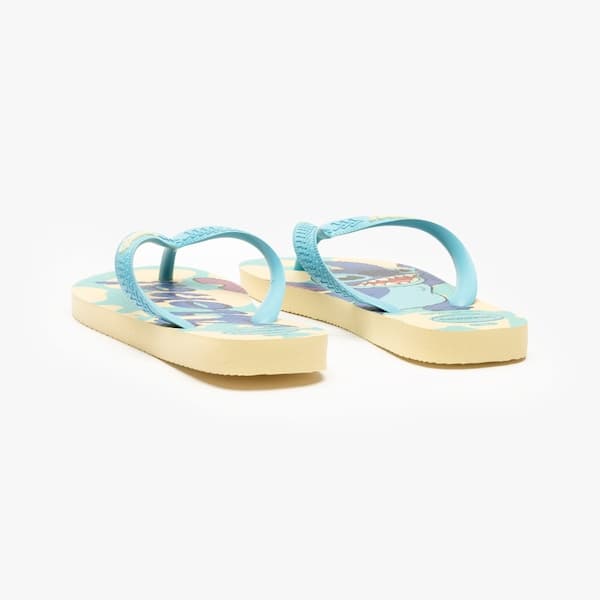 Chinelo Havaianas Disney Classics Stitch azul e amarelo com estampa divertida.