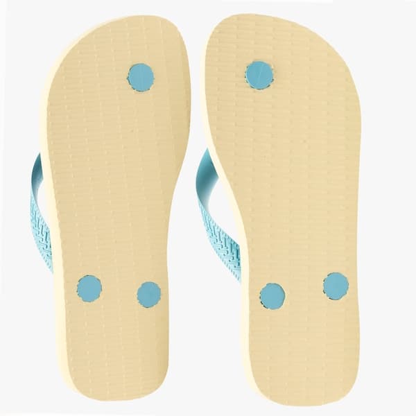 Detalhes do chinelo Havaianas Disney Classics Stitch com sola amarelo e tiras azuis.