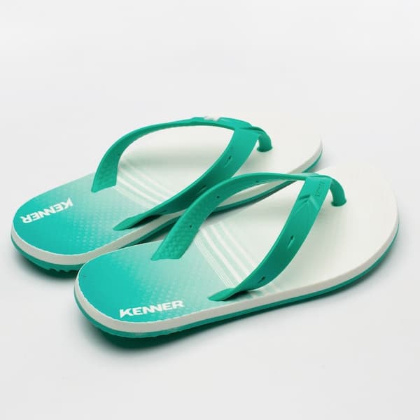 Par de chinelos Kenner New Summer Adulto, branco e turquesa, com detalhes em relevo.