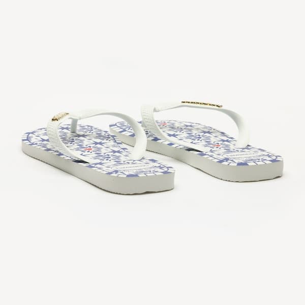 Havaianas Top São Luis Flip Flop Rubber Floral, detalhes da estampa floral azul e branco.