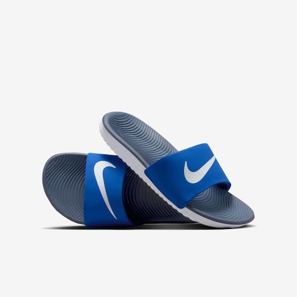 Chinelos esportivos Nike Kawa BGP, preto e azul com logotipo Nike branco.