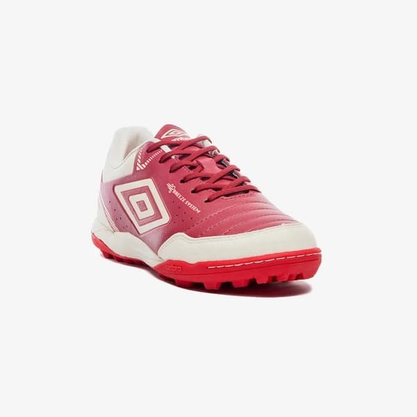 Tênis de futebol Umbro Neocomfort para homens, vermelho, branco e preto.