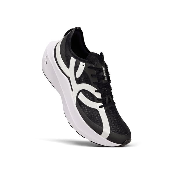 Lateral do tênis Olympikus Corre 5 preto e branco para corrida unissex, com detalhes em branco.