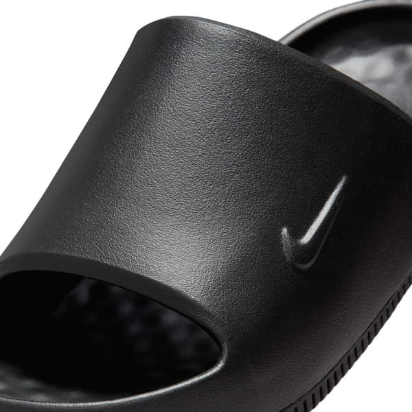 Nike Calm Slide 20, chinelos masculinos pretos, estilo minimalista, logotipo da Nike.
