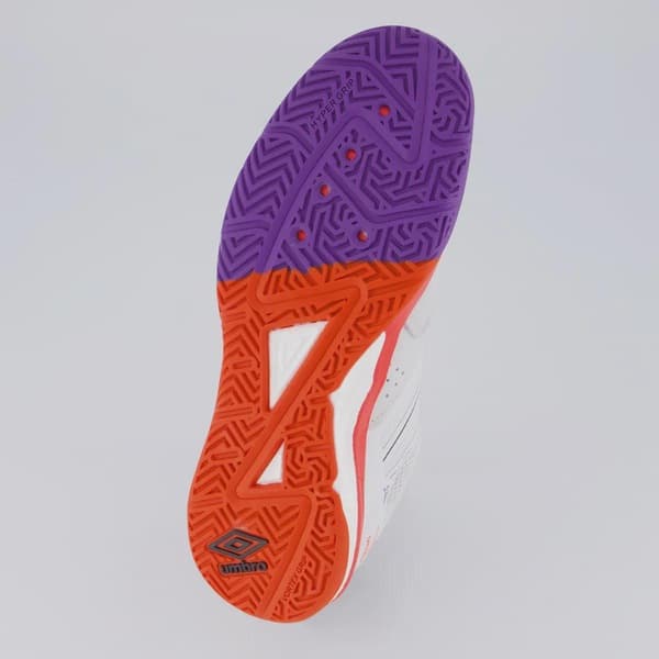 Sola da chuteira futsal Umbro Pro 5 Stable com design em roxo e laranja.