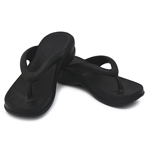 Chinelo ortopédico preto para esporao e dores nas pernas, estilo flip-flop.