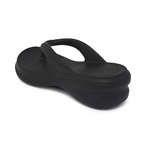 Chinelo ortopédico preto, design ergonômico para esporao e dores nas pernas.