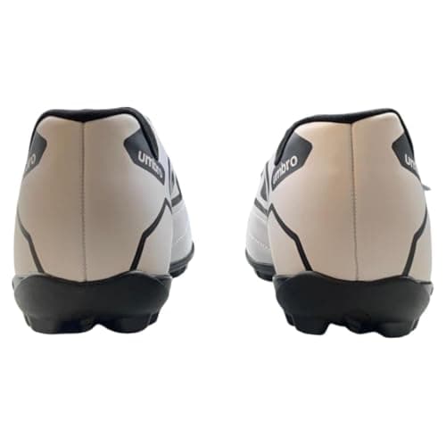 Tênis Umbro Manchester Soccer Cleats Stitched branco e preto vista traseira