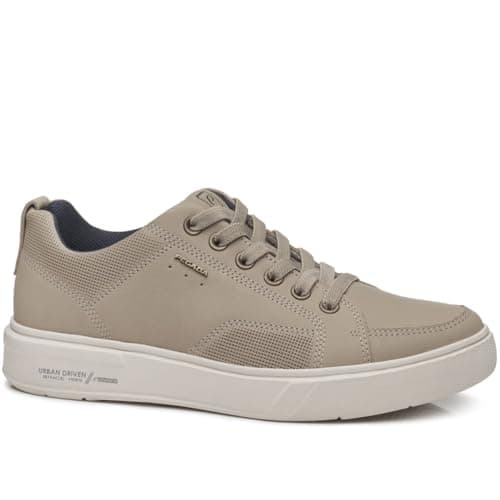 Tênis masculino Pegada Casual em couro legítimo, cor bege, com sola branca.