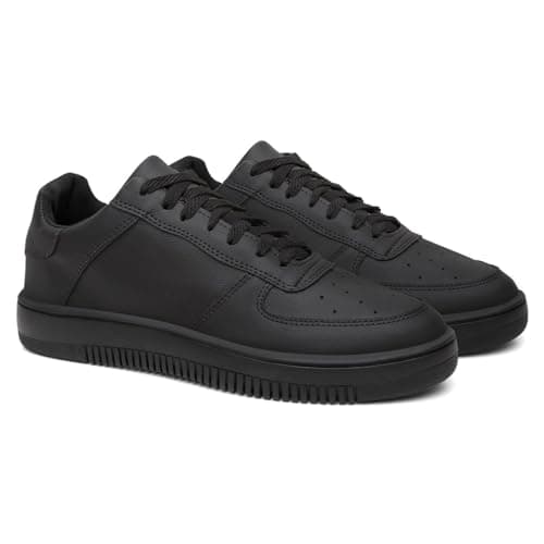 Par de tênis masculino preto estilo urbano com solado macio.