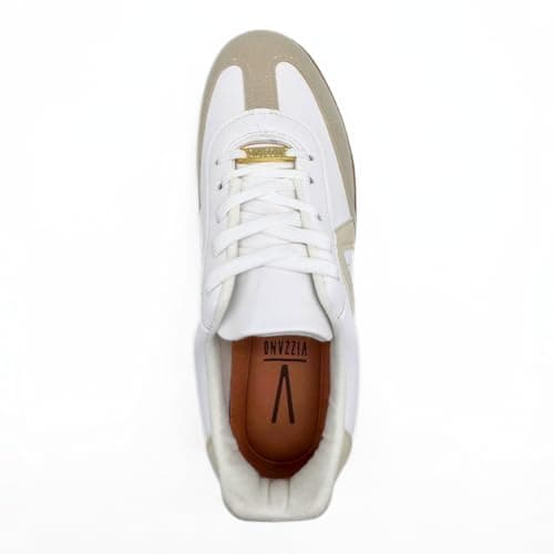 Detalhe interno do tênis casual adulto off-white Vizzano com logo na língua.