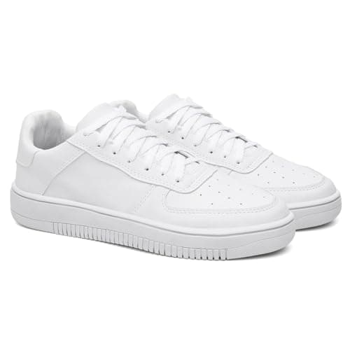 Tênis branco para homens com sola macia e design desportivo.