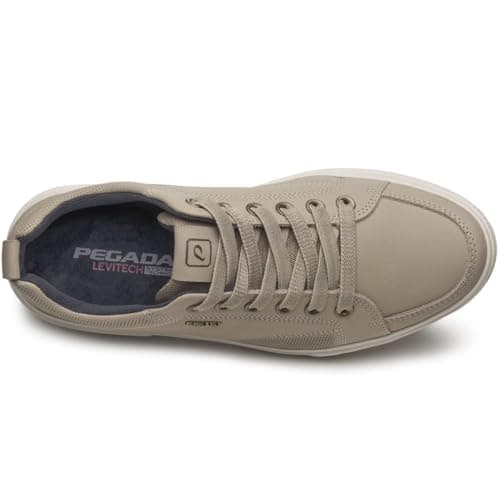 Tênis masculino Pegada Casual em couro legítimo, cor bege, com logo Levitech.