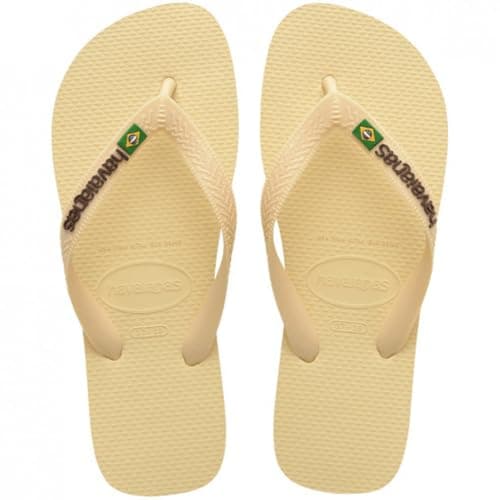 Par de chinelos Havaianas amarelas com logotipo da bandeira do Brasil