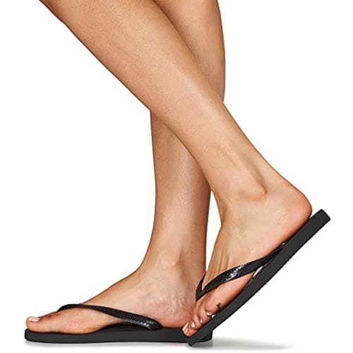 Sandália Havaianas Top preta para adultos, tamanho 43/44, com sola texturizada e tiras pretas.