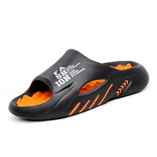 Chinelo leve preto e laranja com design de massagem e ventilação para uso casual e praia.