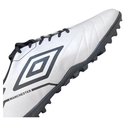 Detalhe do logo Manchester e design da sola do tênis Umbro Stitched branco