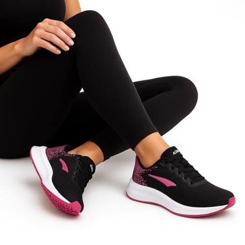 Tênis esportivo feminino preto com detalhes rosa e sola branca