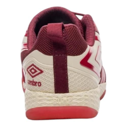 Vista traseira da chuteira futsal Umbro Pro 5 Bump, vermelho e branco, com logo.