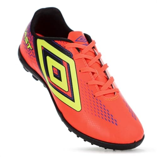 Tênis de futebol Umbro Society Fast II para homens, com detalhes em laranja, amarelo, roxo e preto.