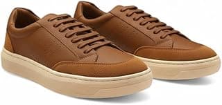 Tênis masculino em couro marrom Polo London Club, com sola bege e cadarço branco.