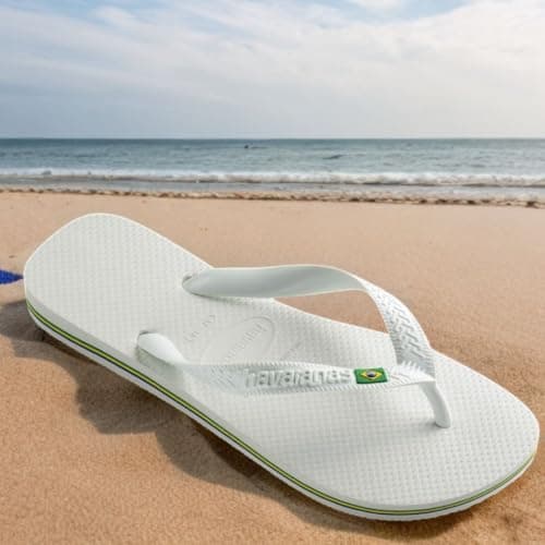 Chinelo Havaianas Brasil branco com detalhes verdes e azuis, tamanho 37/38.