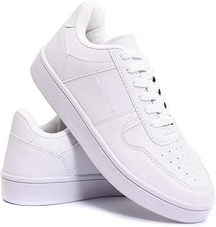 Tênis feminino branco estilo urbano, solado em borracha, uso diário.