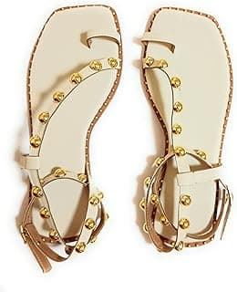 Genérico Sandália Gladiadora Feminina, Couro Sintético Branco com Tachas Douradas, Tiras Cruzadas Ajustáveis, Rasteira, Tamanho 38.