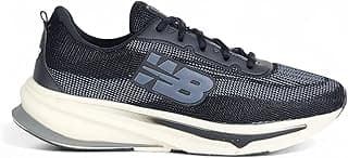 Tênis esportivo unissex preto e cinza com logo NB azul, frontal, branco