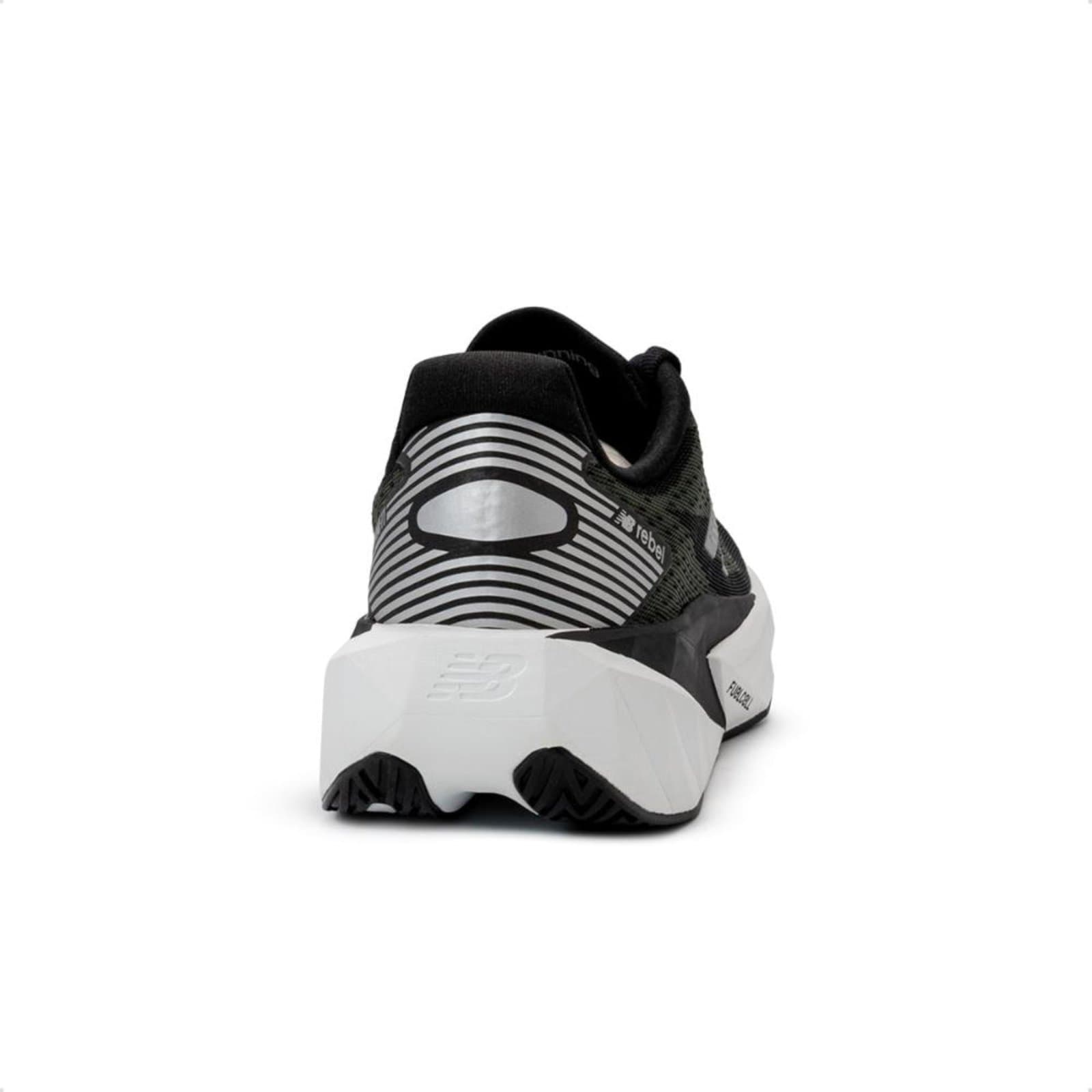 Tênis New Balance Fuelcell Rebel V5 preto e branco, tênis feminino para corrida.
