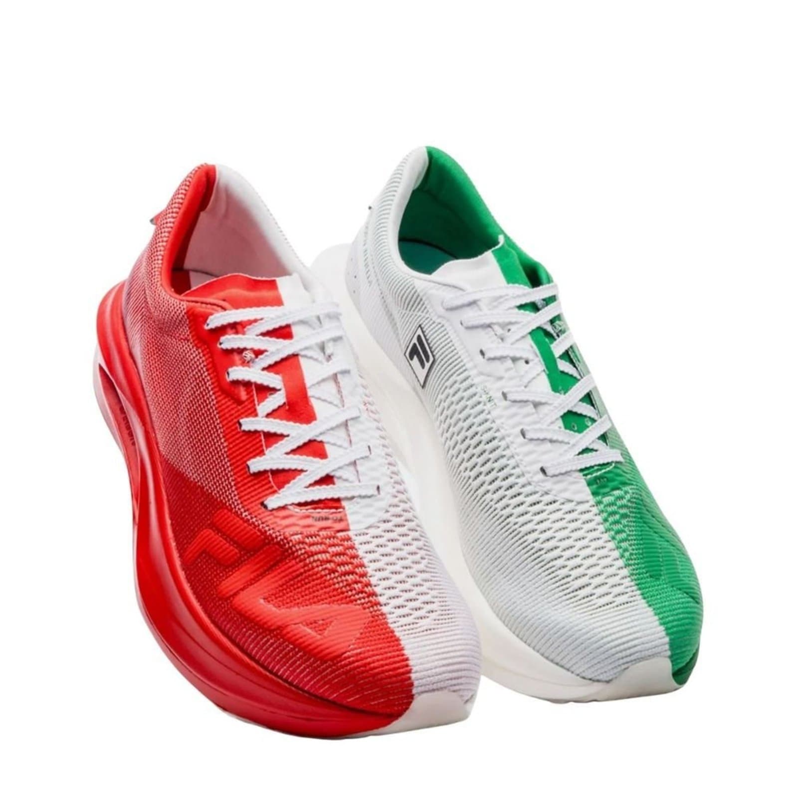Tênis Fila Racer Carbon 3 feminino branco, verde e vermelho com placa Speed Tech.