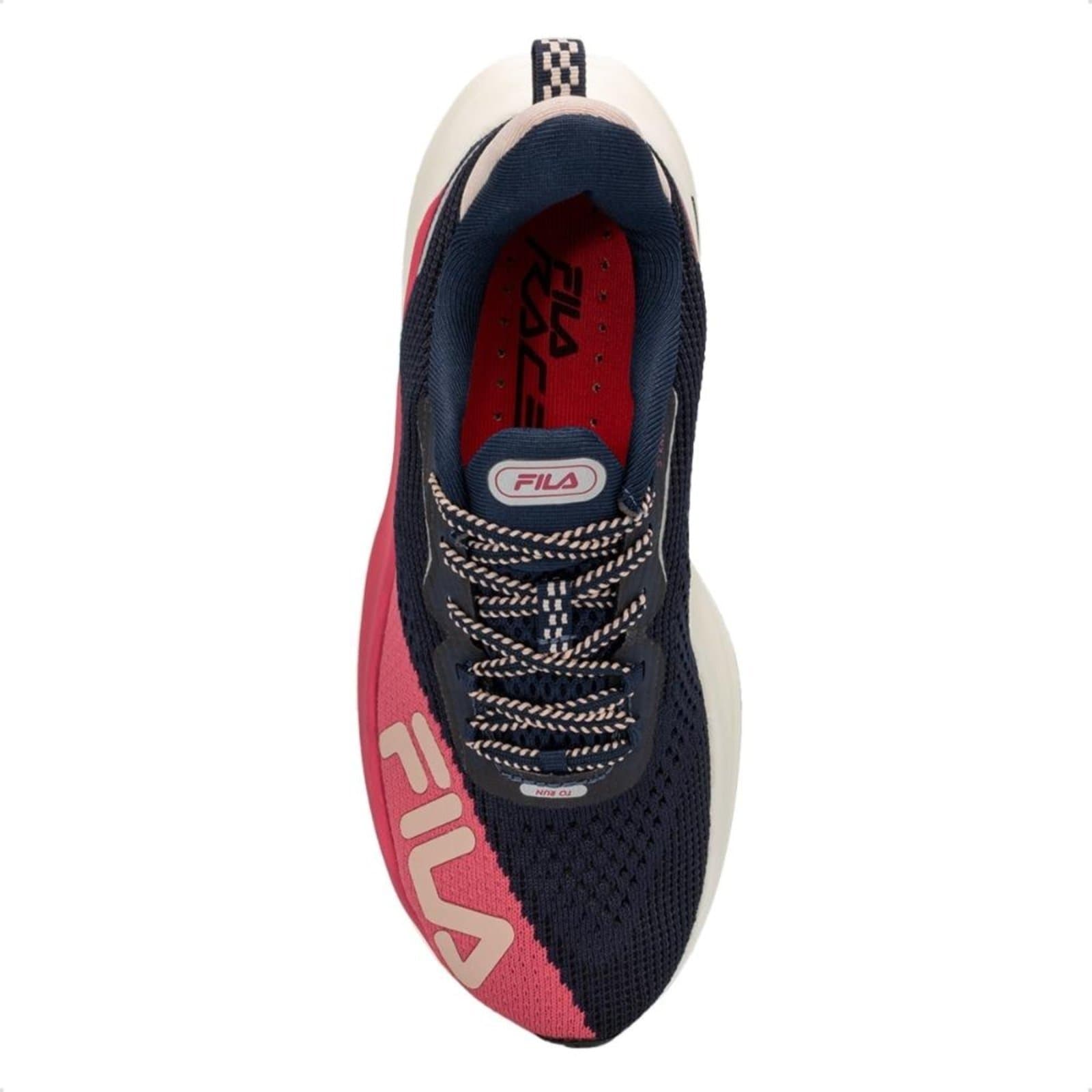 Detalhe do tênis Fila Racer Speedzone feminino azul marinho com logo vermelho.