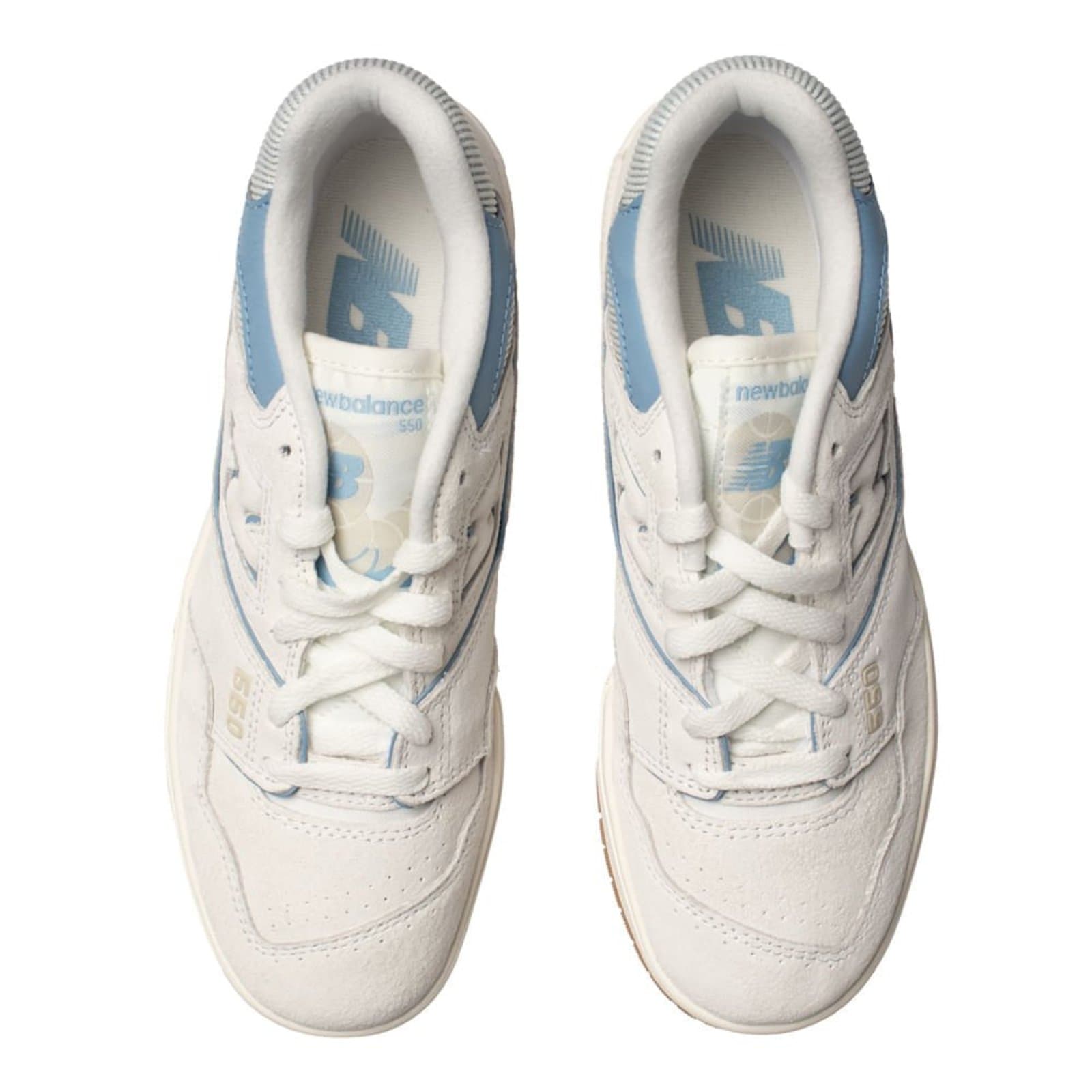 Tênis New Balance 550 feminino branco azul marinho com 550 estampado.