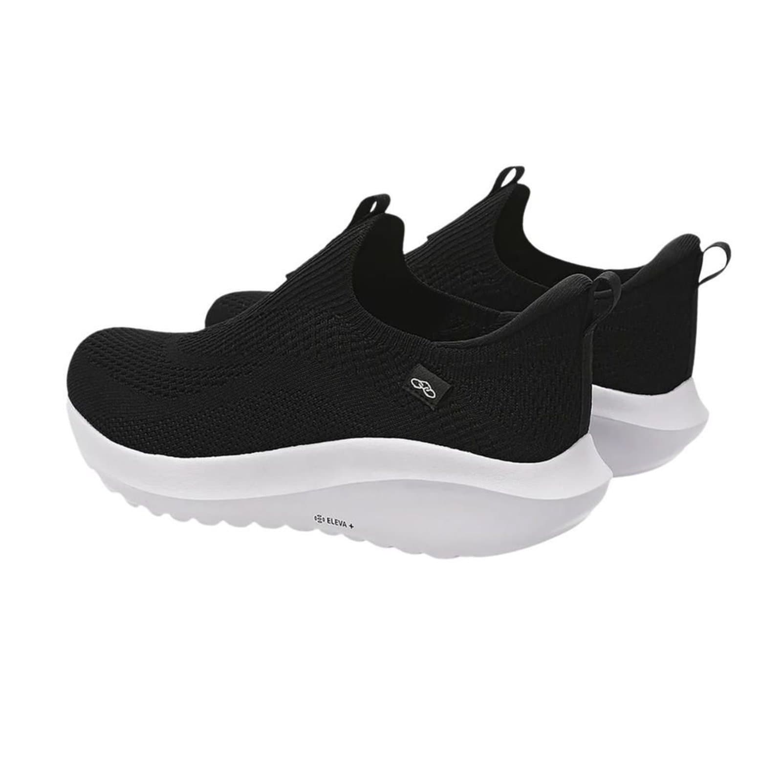 Tênis Olympikus Intuit Eleva+ Slip-On preto e branco, vista frontal.