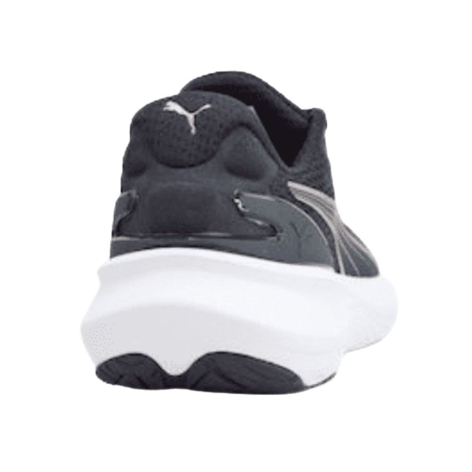 Detalhe do tênis Puma Scend Pro 2 para corrida feminino preto.